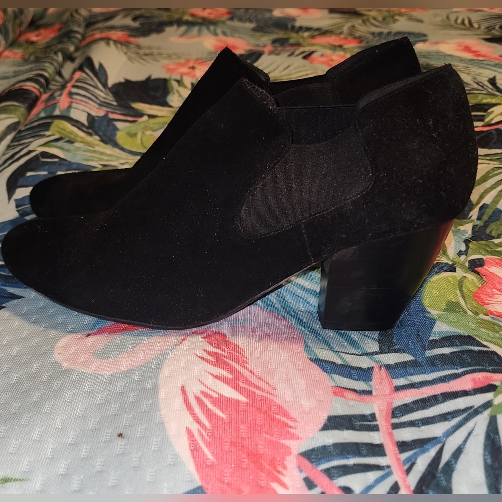 Van Eli Black Zipper Booties